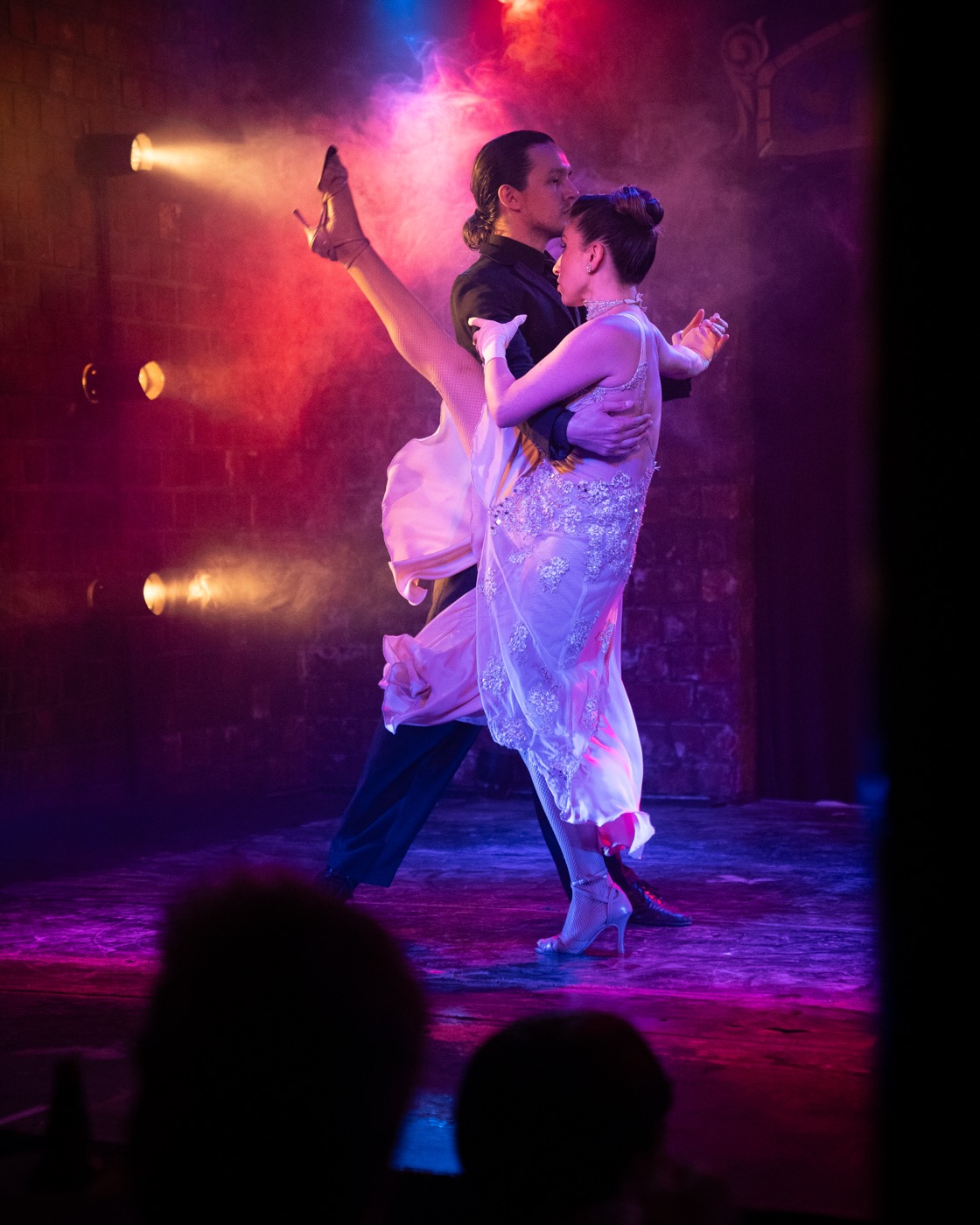 Tango couple performing at night at Café Tortoni